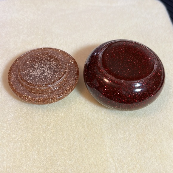 Red and gold glitter resin trinket container with lid. - Picture 5 of 7